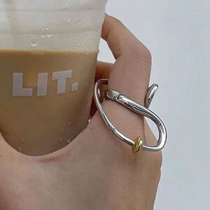 The Extra Abstract statement ring in 925 and gold plating.